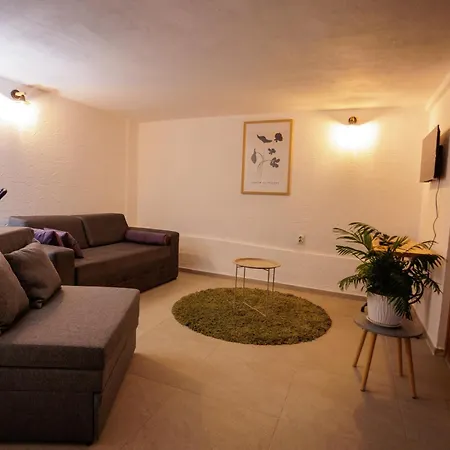 Semesterbostad Hillside Kruna *